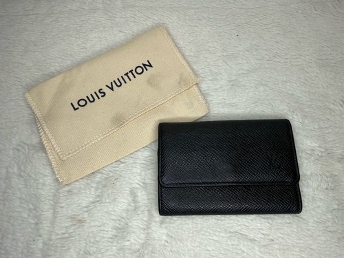 Black louis vuitton key holder - key,